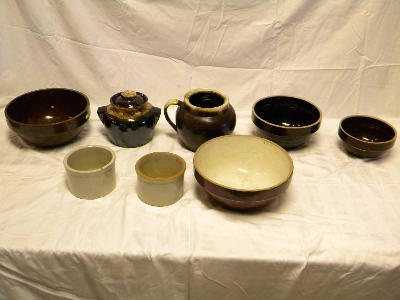 lot 78 image: Pottery Lot