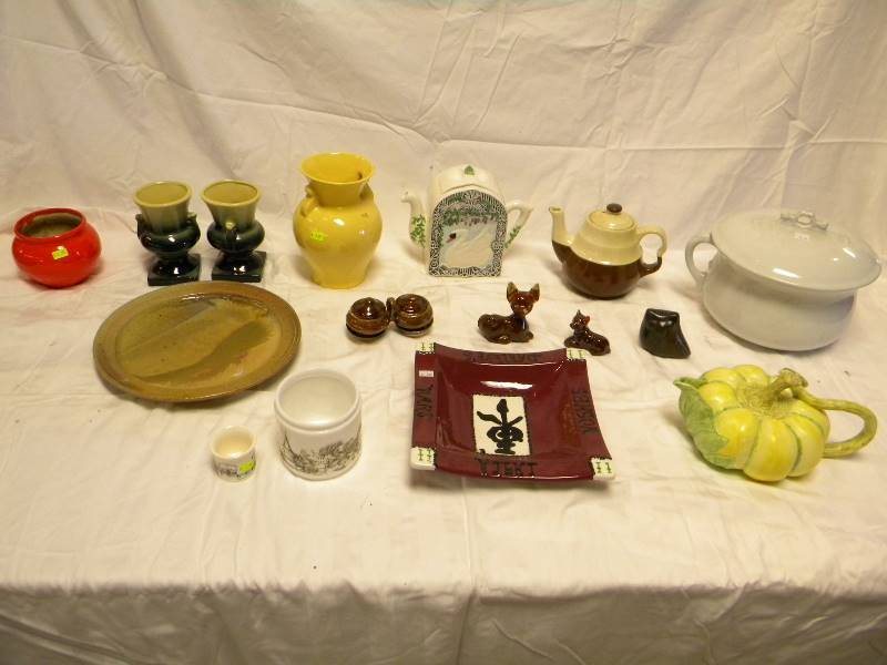 lot 84 image: Fun Lot of Pottery