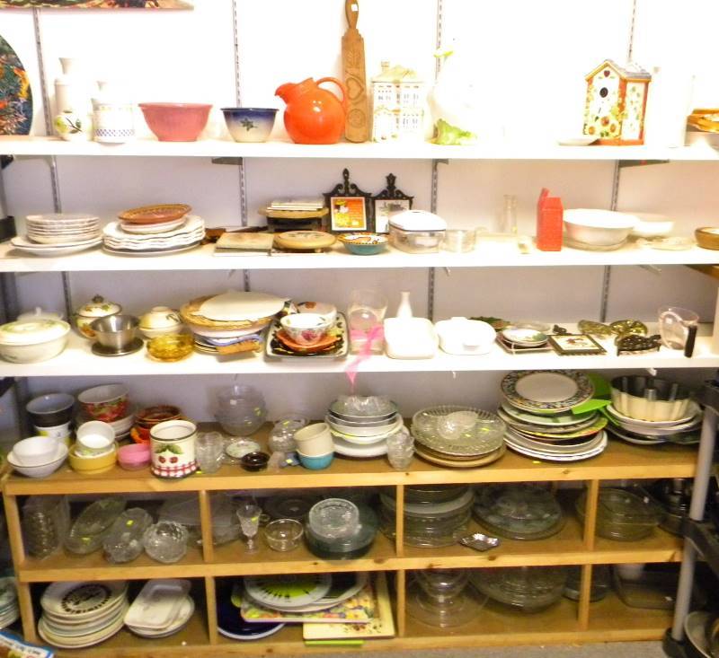 lot 94 image: Large Kitchenware Lot