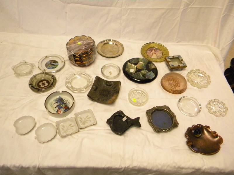 lot 104 image: Large Ashtray Lot