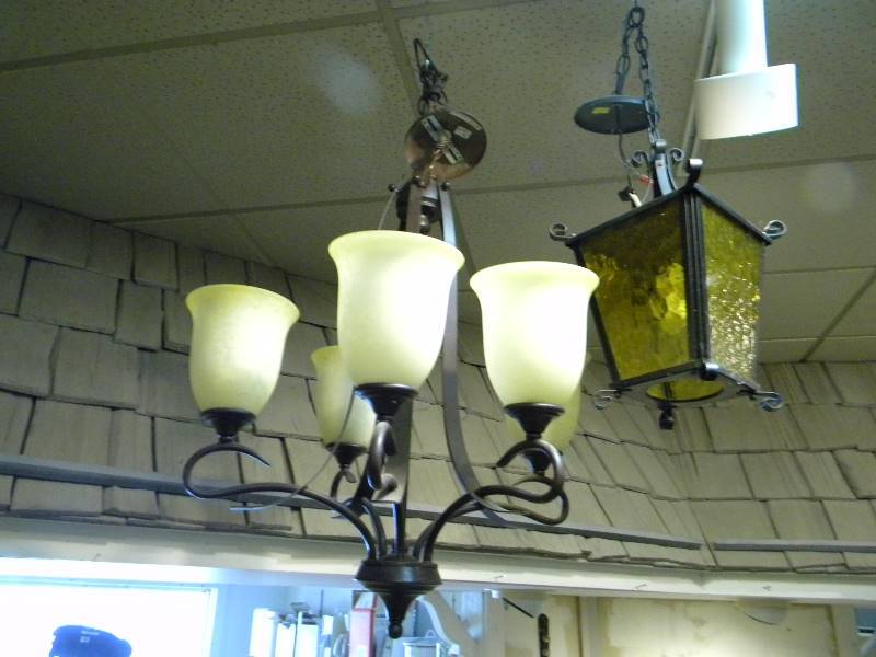 lot 107 image: Chandelier Lot