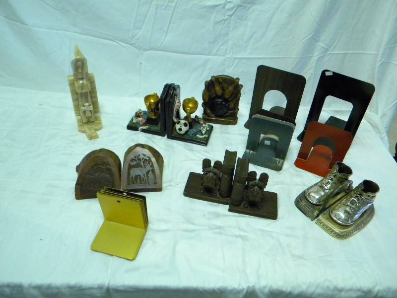 lot 109 image: Bookend Lot