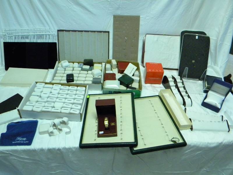 lot 115 image: Jewelry Boxes and Displays Lot