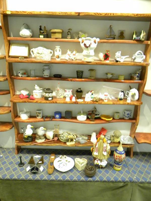 lot 127 image: Large Knick-Knack Collectibles Lot