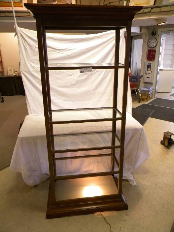 lot 135 image: Wood Display Case