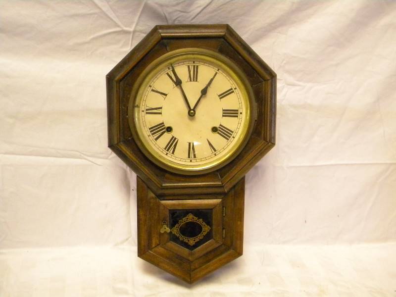 lot 142 image: VintageWind Up Wall Clock