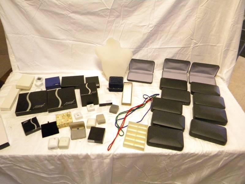 lot 148 image: Jewelry Boxes and Displays Lot