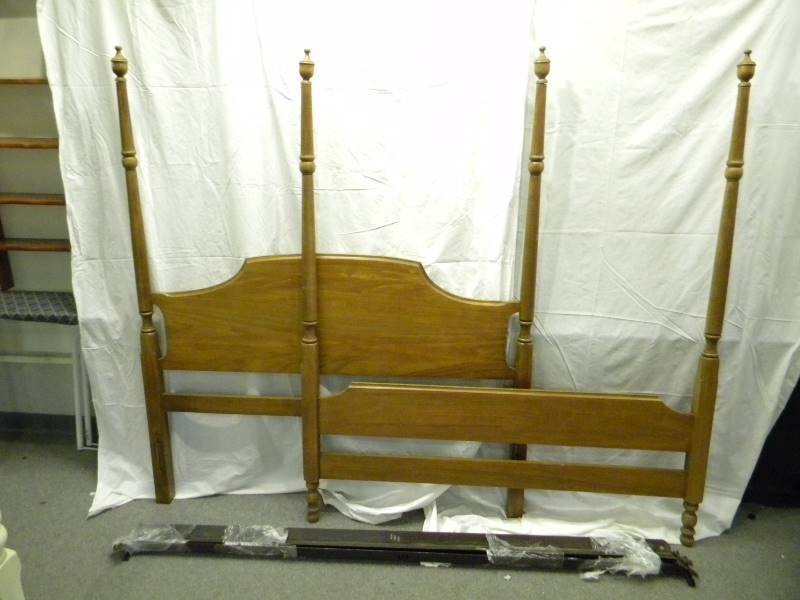 lot 152 image: Vintage Wooden Poster Bed Frame