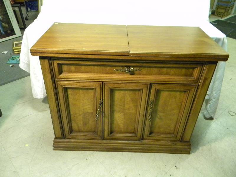 lot 175 image: Huntley Wood Bar By Thomasville