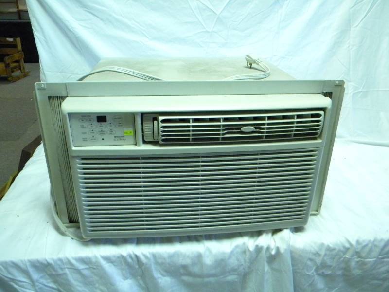 lot 177 image: Frigidaire Window Air Conditioner