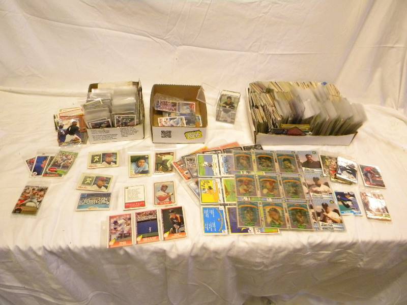 lot 178 image: Professional Baseball Trading Card Lot