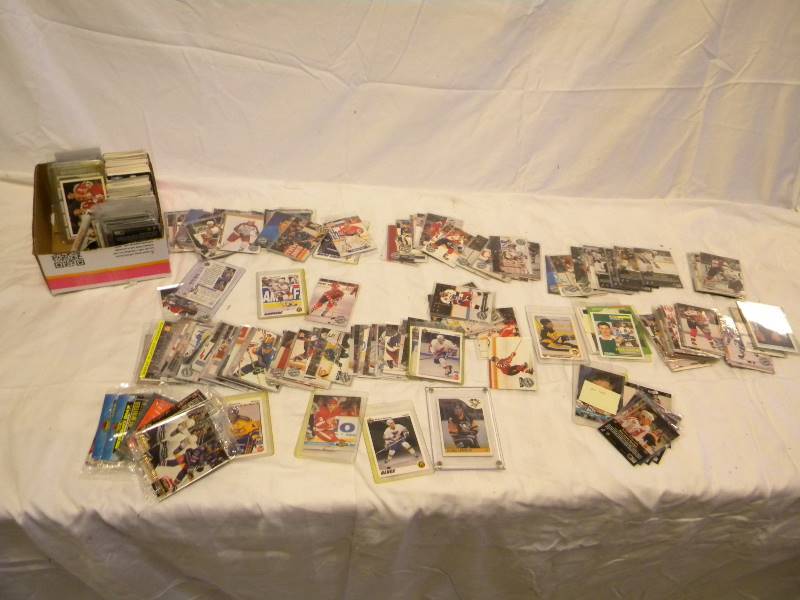 lot 181 image: Professional Hockey Trading Card Lot