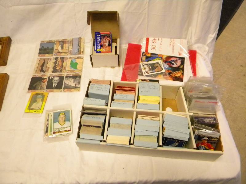 lot 184 image: Miscellaneous Trading Card Lot