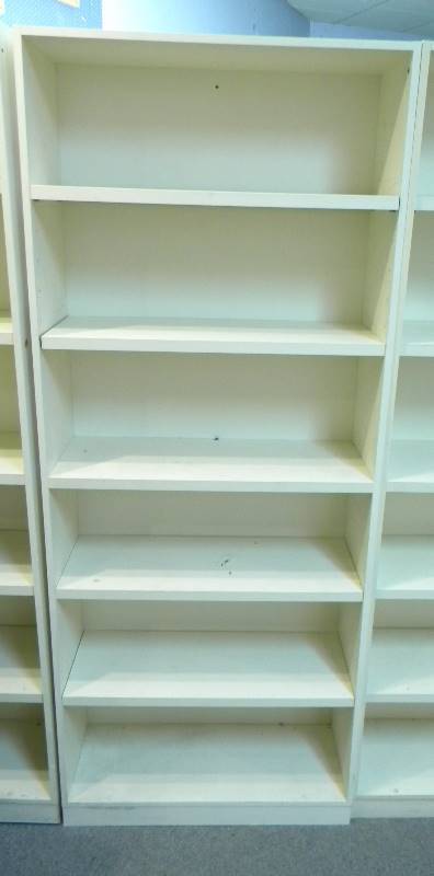 lot 208 image: Five Shelf Bookshelf