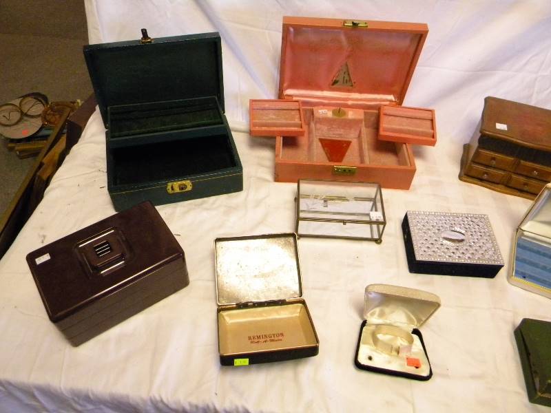 lot 215 image: Jewelry And Trinket Boxes Lot