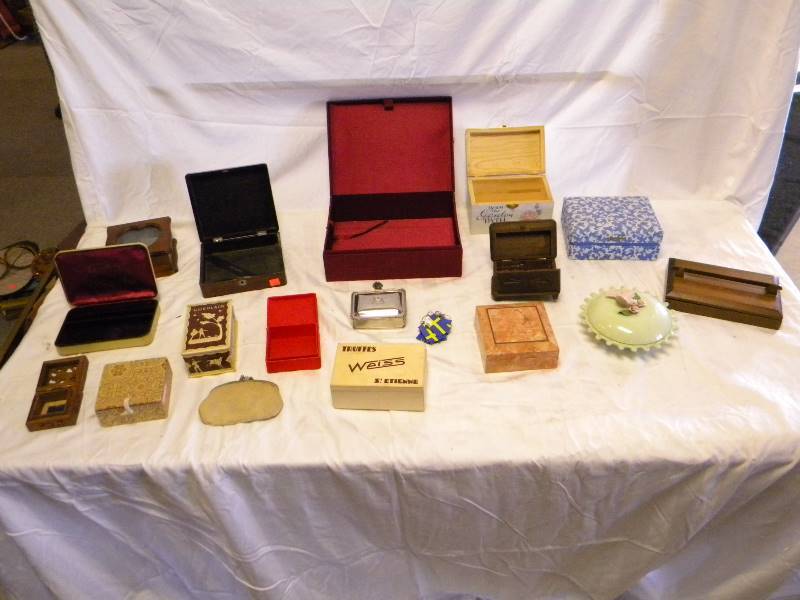 lot 216 image: Jewelry Boxes And Trinket Boxes Lot