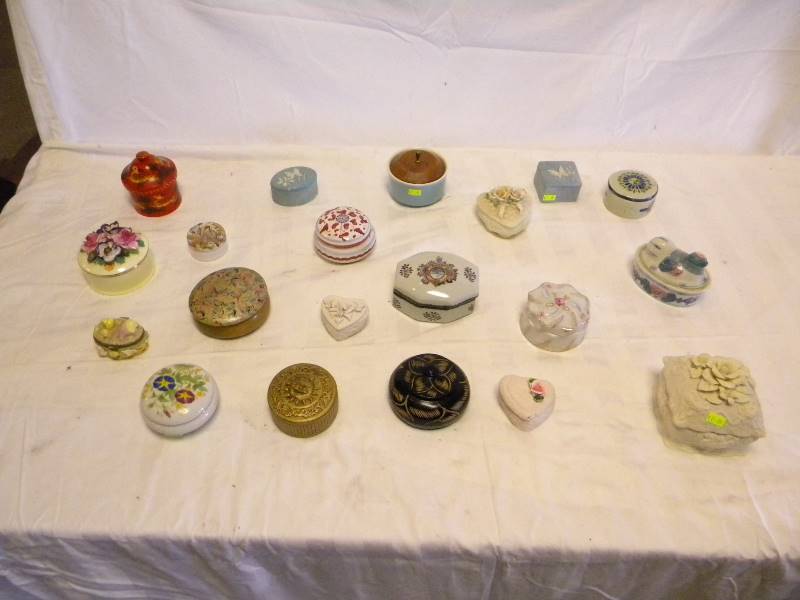 lot 217 image: Trinket Box Lot