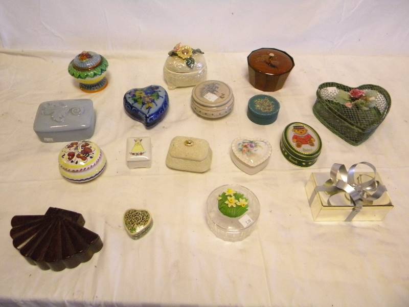 lot 218 image: Trinket Box Lot