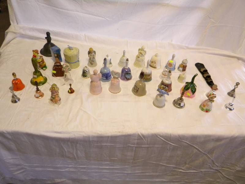 lot 221 image: Bell Lot