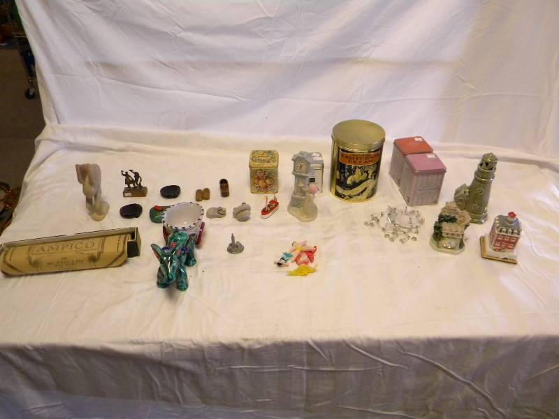 lot 224 image: Figurine And Collectable Lot