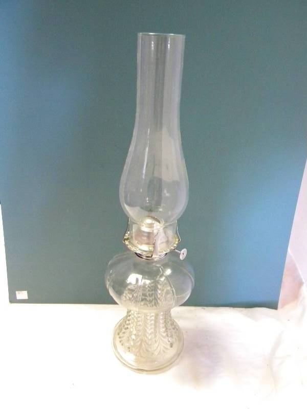 lot 230 image: VIntage Oil Lamp