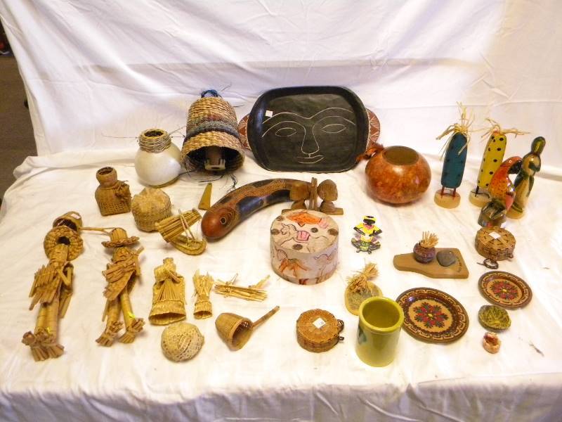 lot 233 image: Mexican And Bahamas Decor Lot