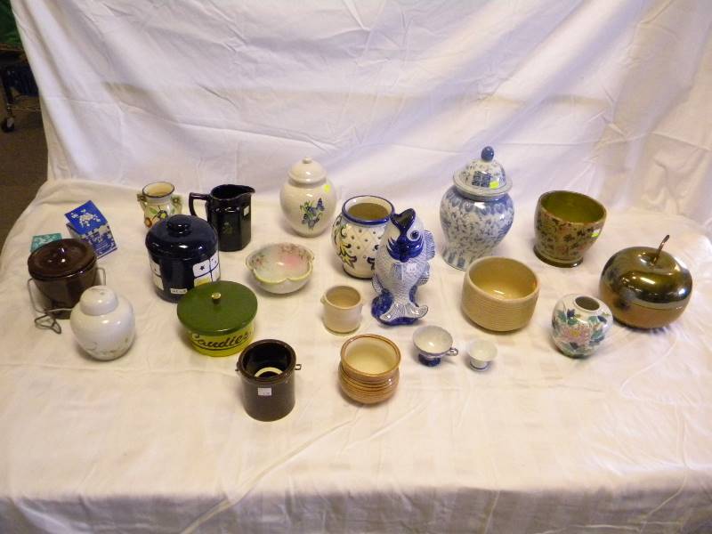 lot 236 image: Home Decor Lot