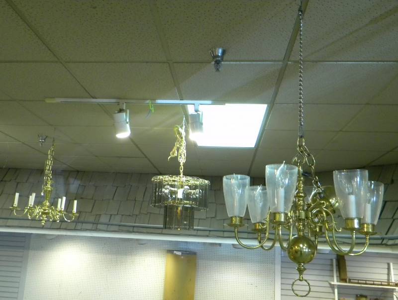 lot 254 image: Chandelier Lot