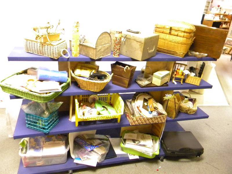 lot 256 image: Sewing and Crafting Lot