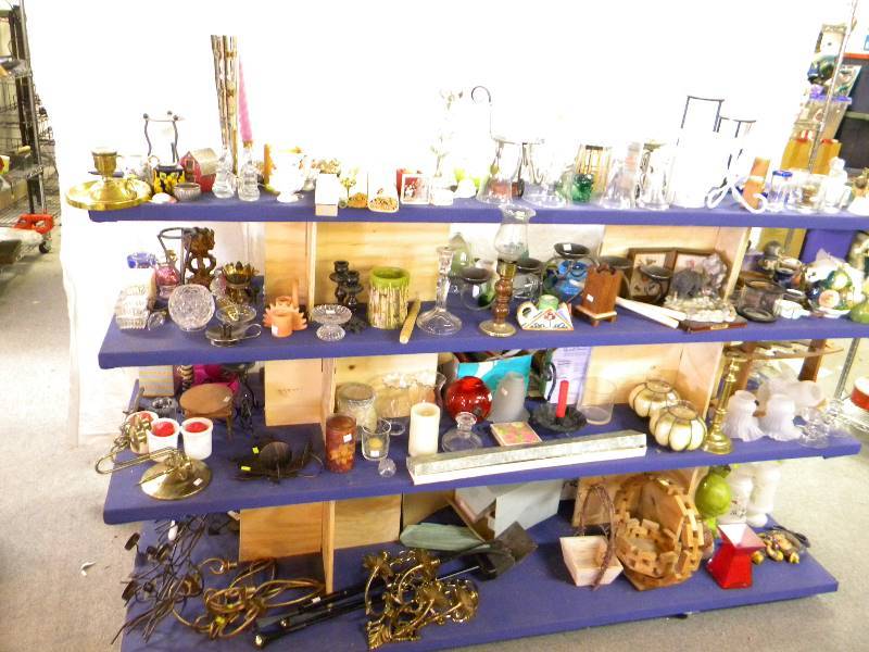 lot 266 image: Large Lot of Candles