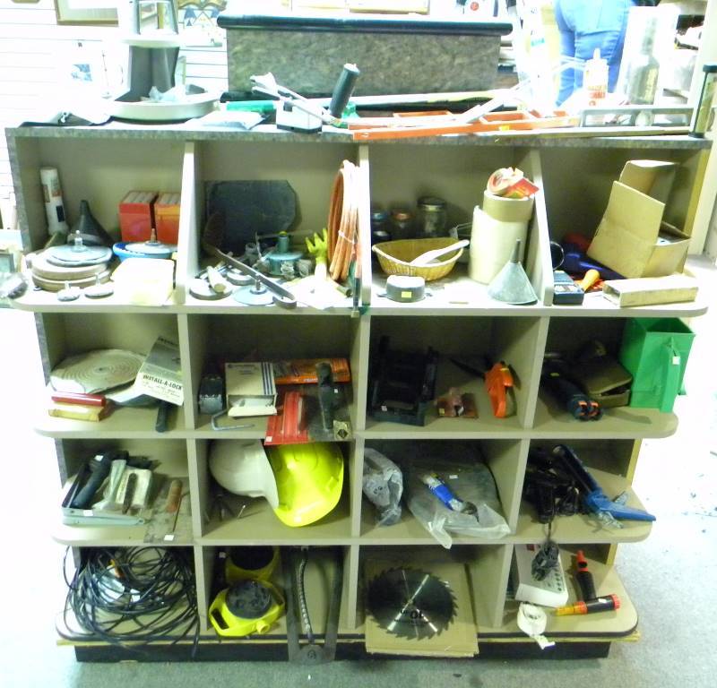 lot 271 image: Large Tool Lot