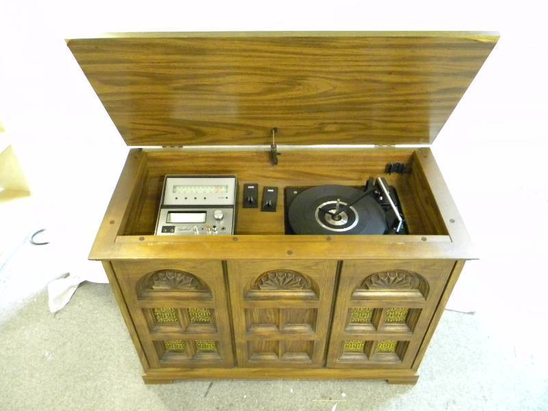 lot 287 image: Vintage Radio And 8-Track Console