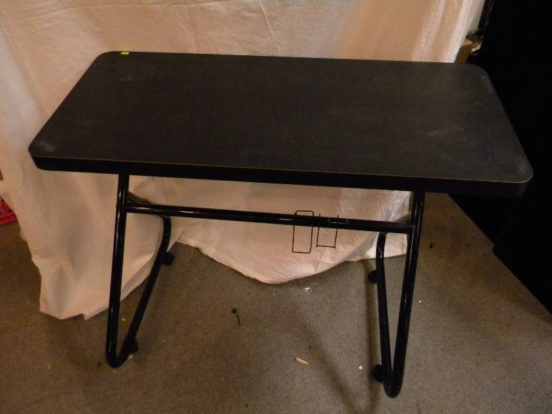 lot 289 image: Rolling TableBar