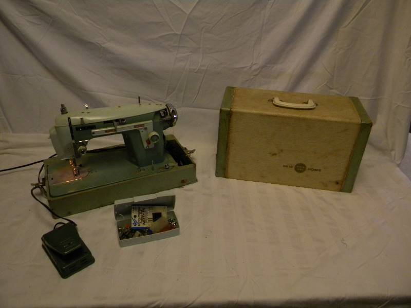 lot 309 image: Sewing Machine