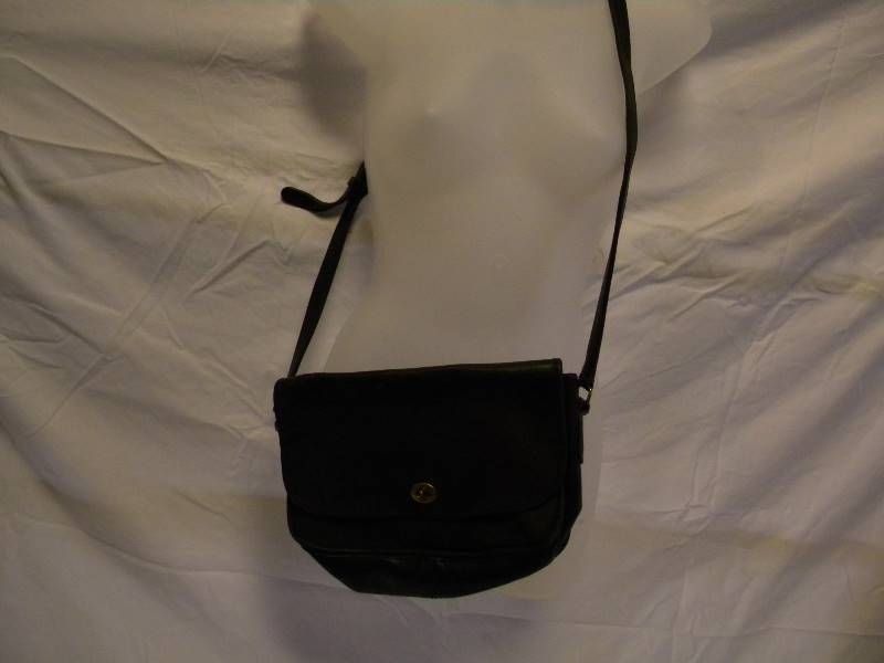 lot 313 image: Coach Purse
