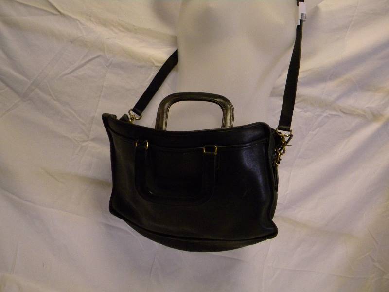 lot 315 image: Coach Purse