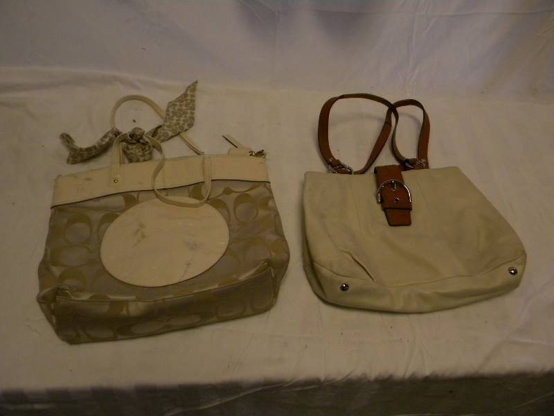lot 318 image: Coach Purse