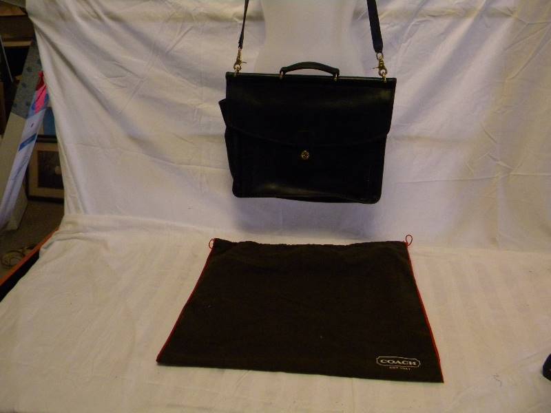 lot 323 image: Coach Purse