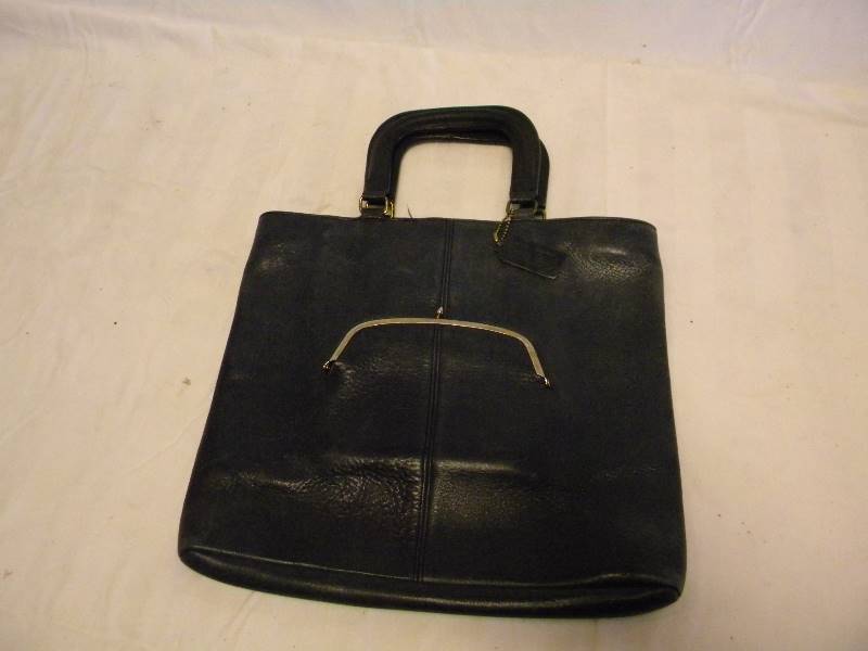 lot 326 image: Coach Purse