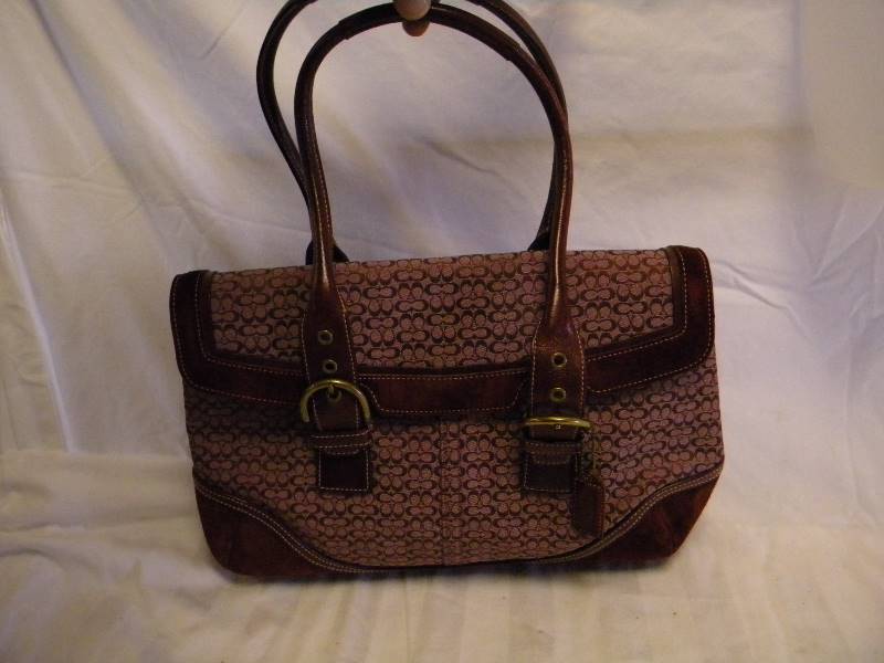 lot 331 image: Coach Purse