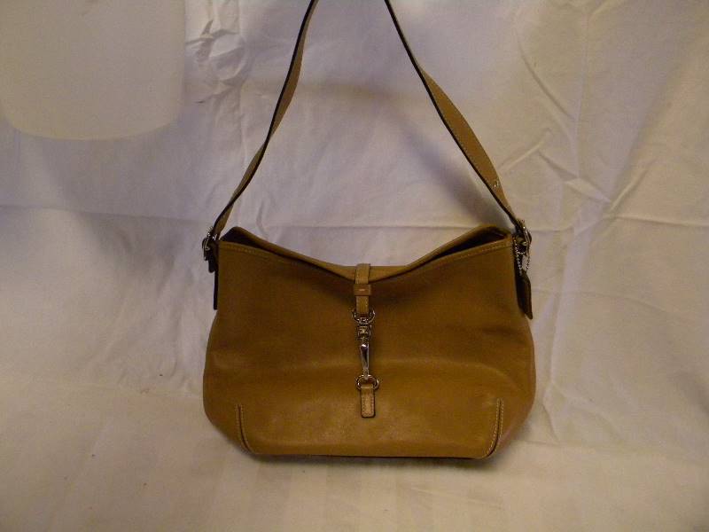 lot 334 image: Coach Purse