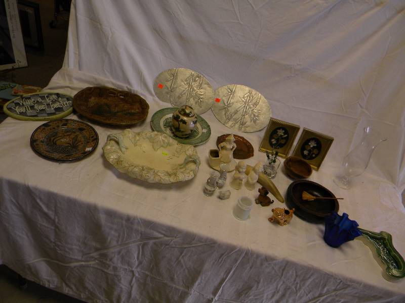 lot 352 image: Collectibles Lot