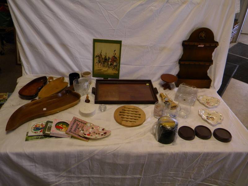 lot 353 image: Housewares Lot