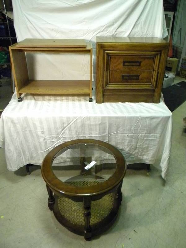 lot 10 image: 3 End Tables