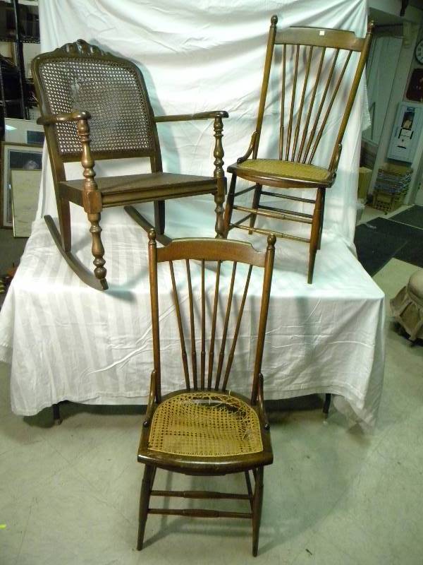 lot 12 image: Lot of Wicker Chairs