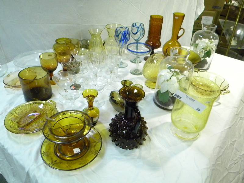 lot 23 image: Art Glass Lot