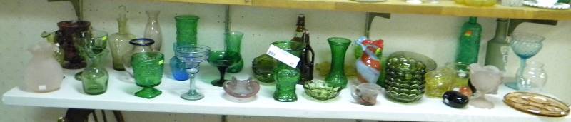 lot 26 image: Art Glass Lot