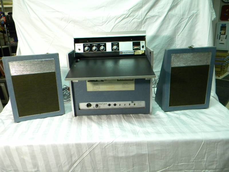 lot 29 image: Carrivoice Portable PA System and Speakers