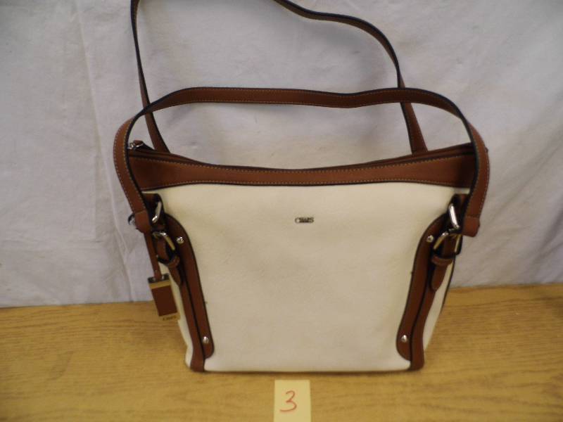 lot 3 image: Chaps Purse