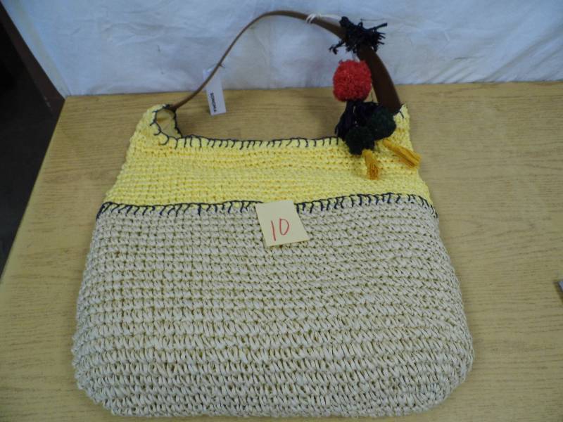 lot 10 image: Sonoma Purse